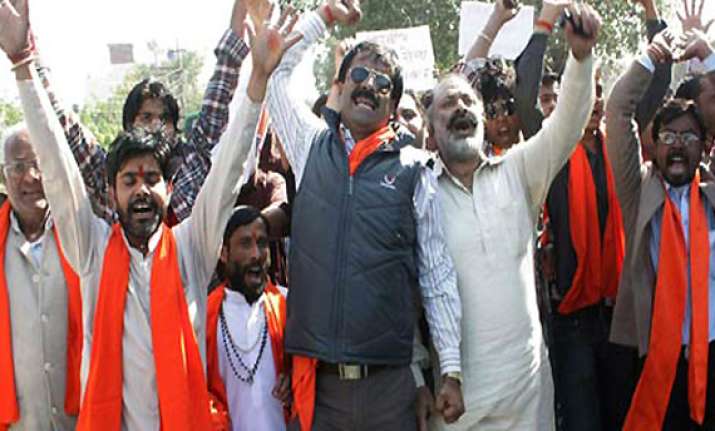 shooting of osama film disrupted by vhp activists