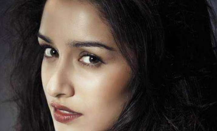 shraddha kapoor to be part of shaukeen remake