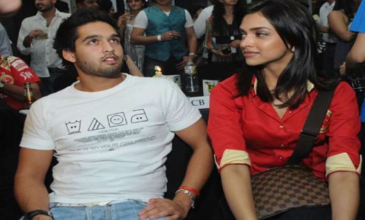 siddharth denies he is deepika s boyfriend