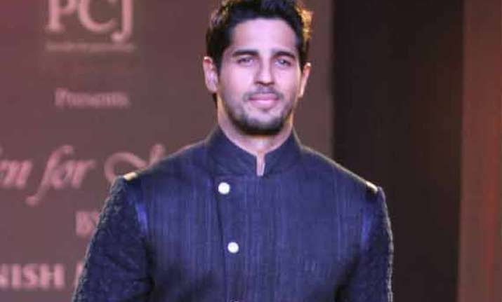 sidharth malhotra to comeback to delhi to vote