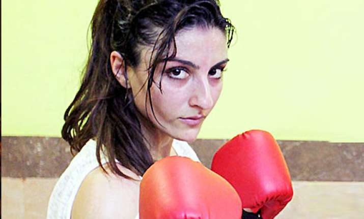 soha beats 20 people in first scene of upcoming film