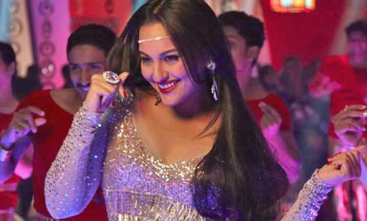 sonakshi sinha calls herself a bathroom singer