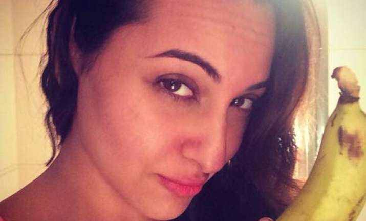 sonakshi hits back at golden kela awards posts a pics with