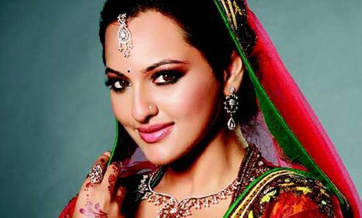 sonakshi s diamond solitaire earrings vanish during shoot