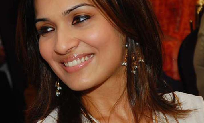 dad felt awkward to shoot romantic scenes soundarya