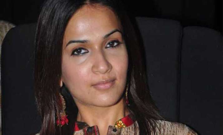 soundarya happy about bringing pride to women