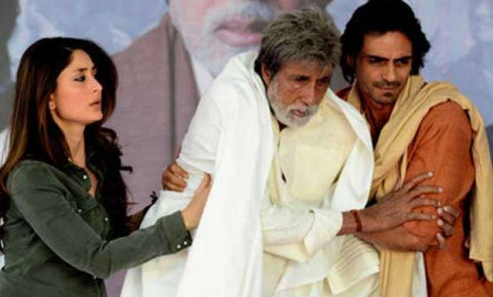 special screening of satyagraha for anna hazare team