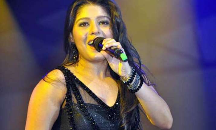 sunidhi chauhan regales kotla crowd