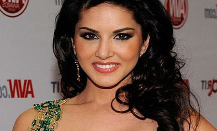 sunny leone loves capital s gol gappas