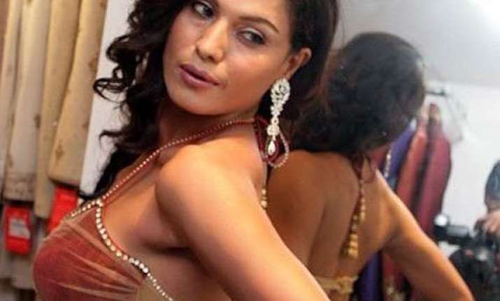 veena malik to do an item song in bollywood