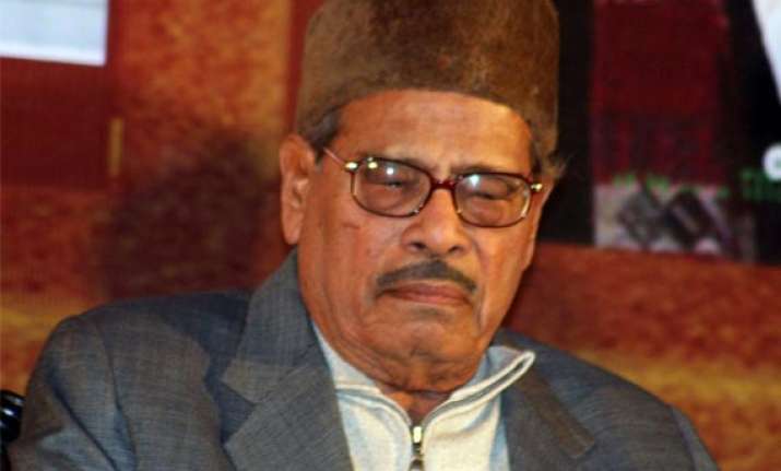 veteran singer manna dey critical in bangalore hospital