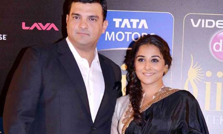 vidya balan happy as hubby siddarth gives her space to work