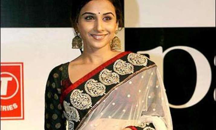 vidya signs rs.5 crore sari endorsement deal