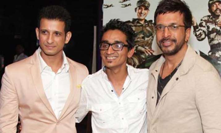 war chhod na yaar director plans special screenings for the