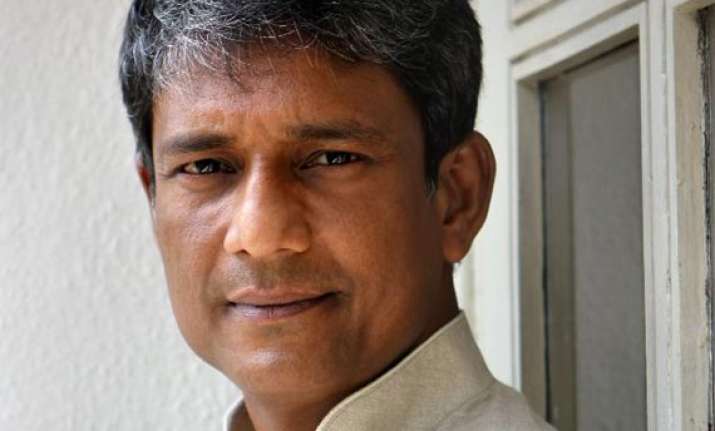 adil hussain makes tamil debut with yatchan