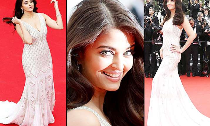 aishwarya playing safe at cannes 2014 having complex with