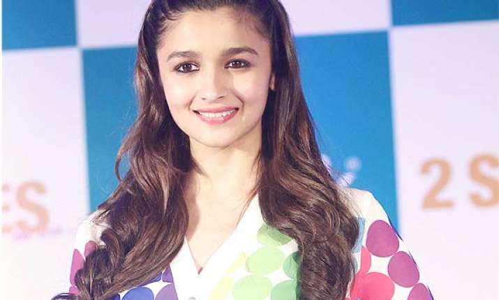 i felt awkward kissing arjun alia bhatt see pics