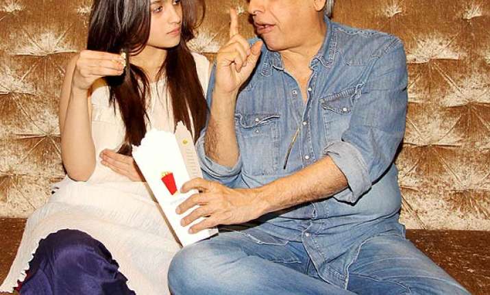 alia bhatt bonds with father mahesh bhatt at highway