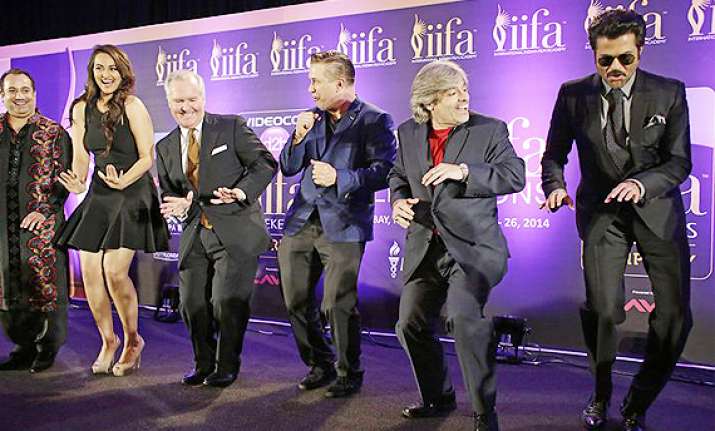 iifa 2014 anil kapoor makes tampa mayor groove