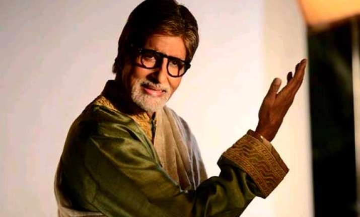 superstar amitabh bachchan honoured with global icon of the