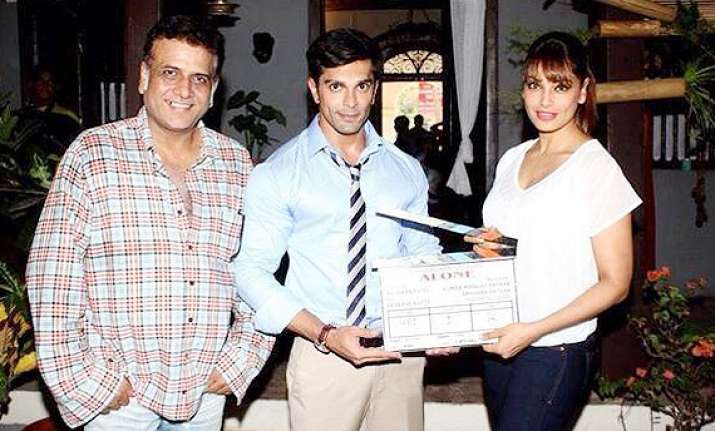 bipasha gives mahurat clap for her next