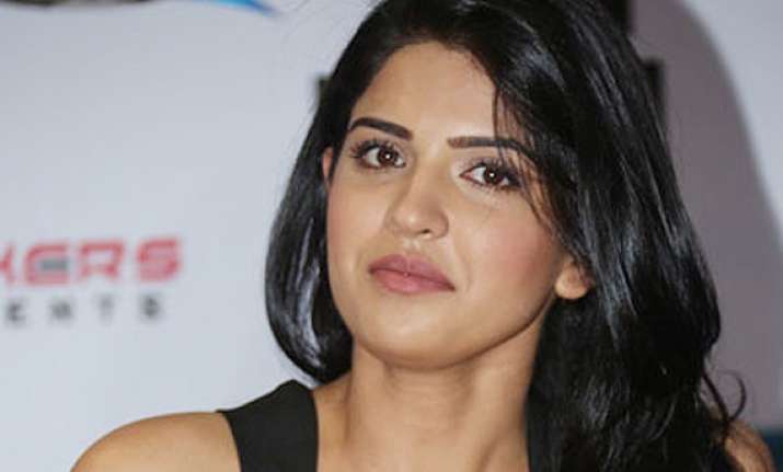 don t feel overshadowed by armaan deeksha