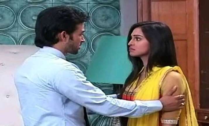 ekk nayi pehchaan sakshi decides to leave karan