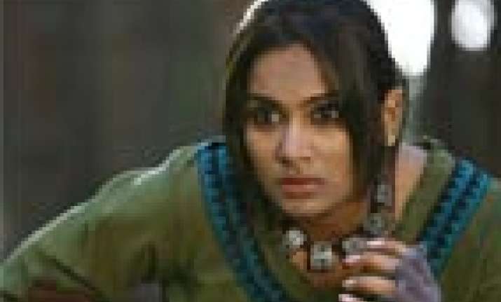 happy being actress than heroine lakshmi priyaa