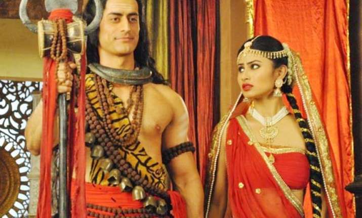 Mahadev aka Mohit Raina and Mouni come together for Valentine Day (see