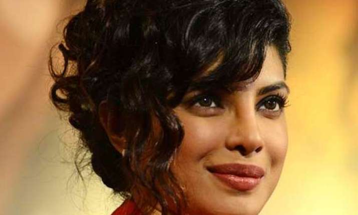 priyanka chopra praised to be a stronger person
