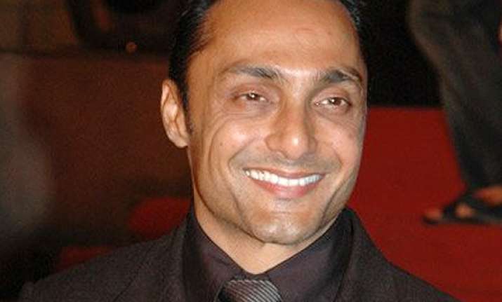 rahul bose rehearses dance first time for his film takes it
