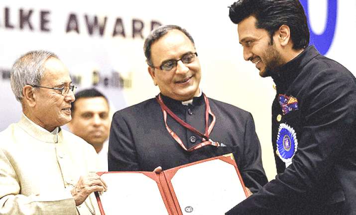riteish deshmukh receives first national award dedicates it