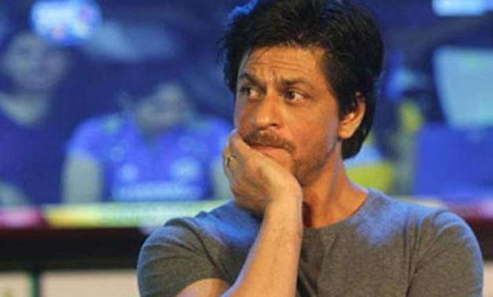 what shah rukh khan gets arrested while shooting for raees