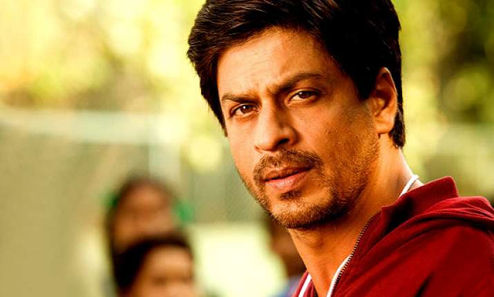 shah rukh tries to woo women see pics