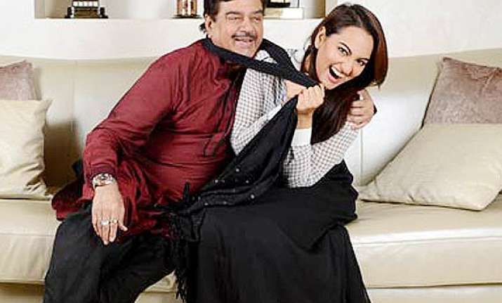 sonakshi sinha to campaign for father shatrughan sinha in