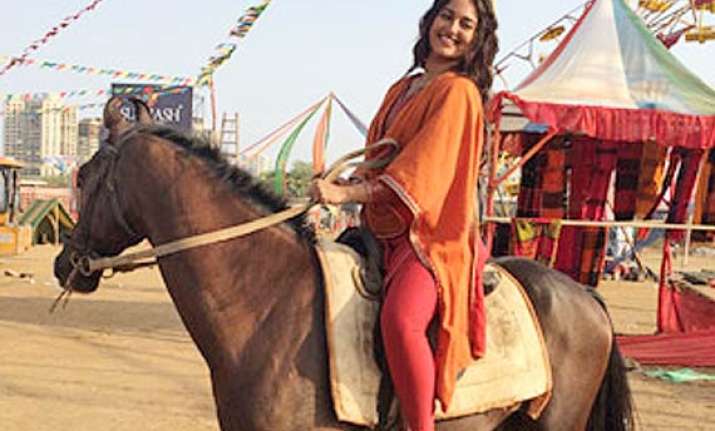 sonakshi sinha loves horse riding