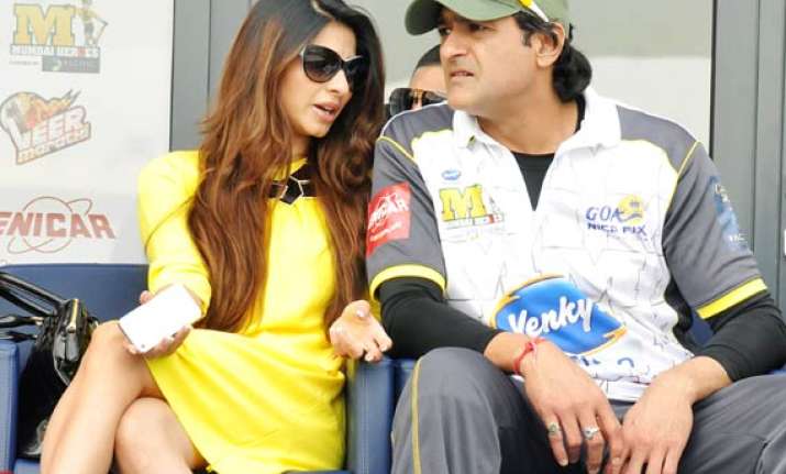 bigg boss 7 couple tanishaa armaan spotted together at ccl