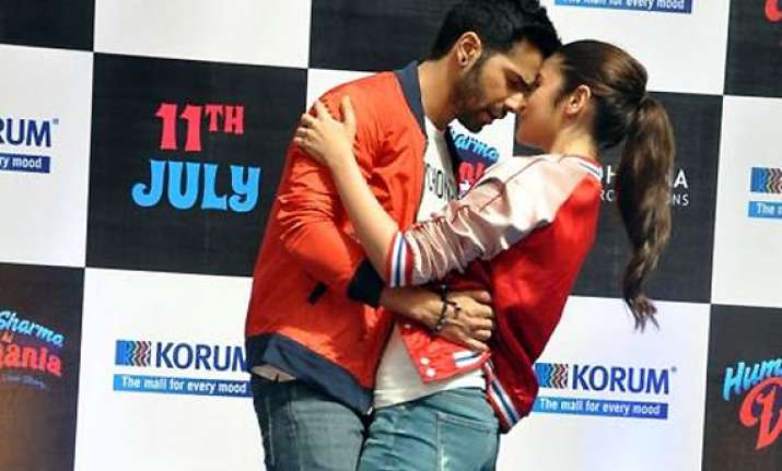 varun dhawan on alia bhatt she is the robert de niro of our