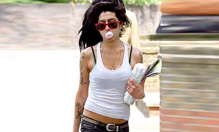 amy winehouse booed by fans in dubai over lacklustre gig