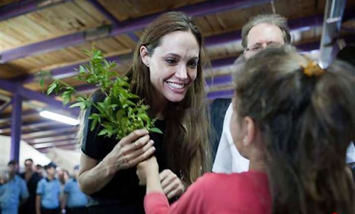 angelina jolie visits syrian refugees in turkey