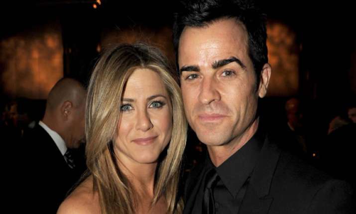 aniston theroux still lovey dovey couple
