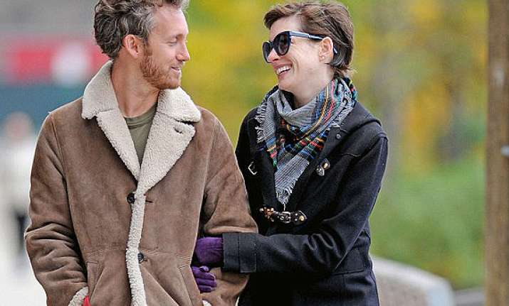 is anne hathaway s marriage in trouble