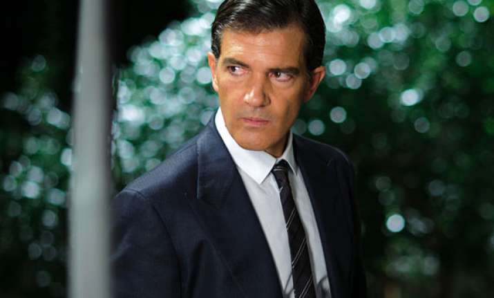 antonio banderas to portray trapped chilean miner