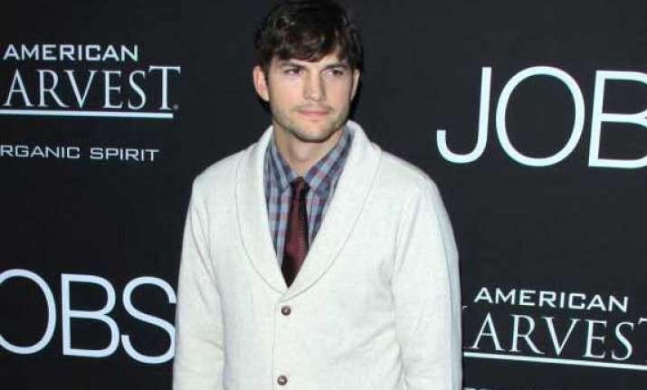 ashton kutcher rescues stranded fans