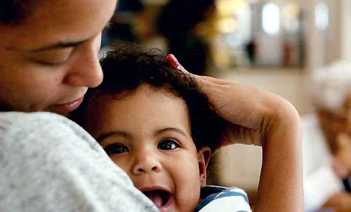 beyonce connected with baby during delivery view pics