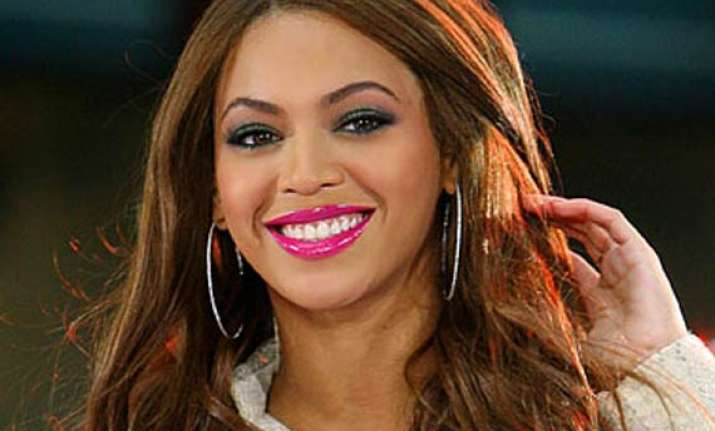 beyonce knowles sued by trampled fans