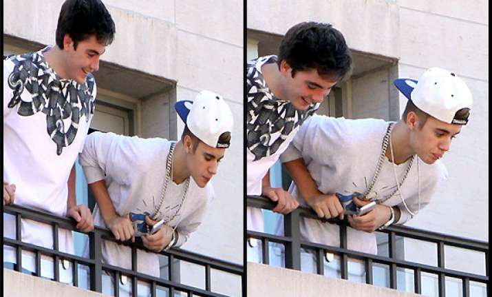 bieber drops saliva bomb on fans