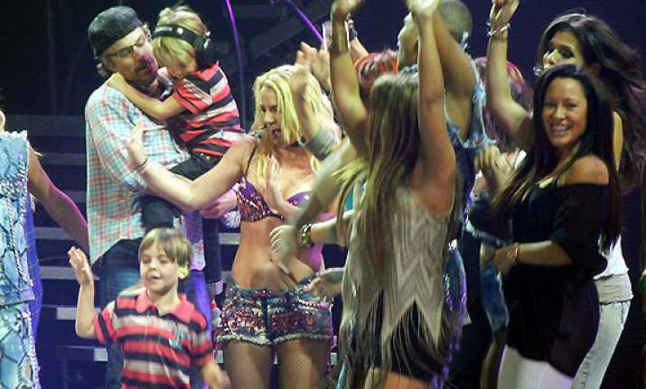 britney spears promises not to take son onstage