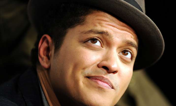 bruno mars heads back to grammys with smeezingtons