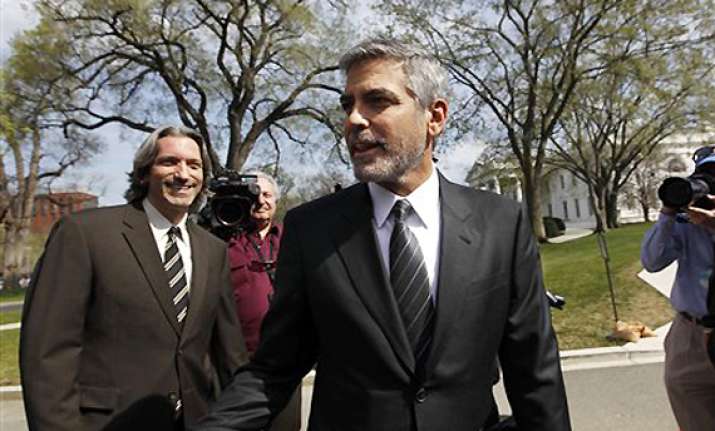 clooney arrested in protest at sudanese embassy